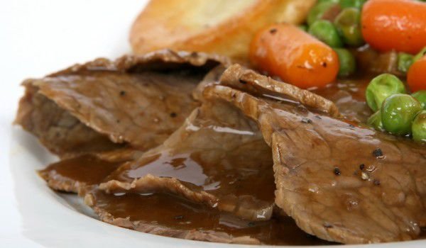 Телешки дроб със зеленчуци и сланина