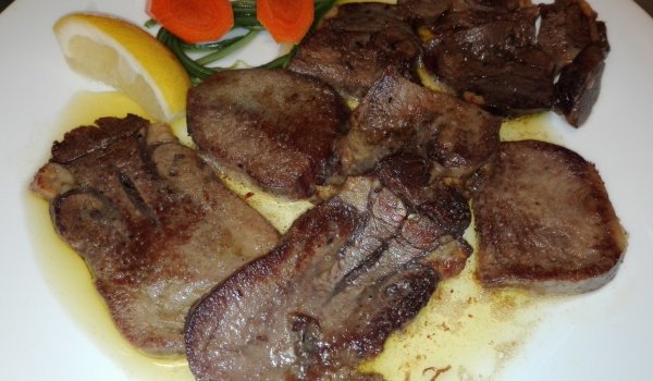 Телешки език с бяло вино и масло