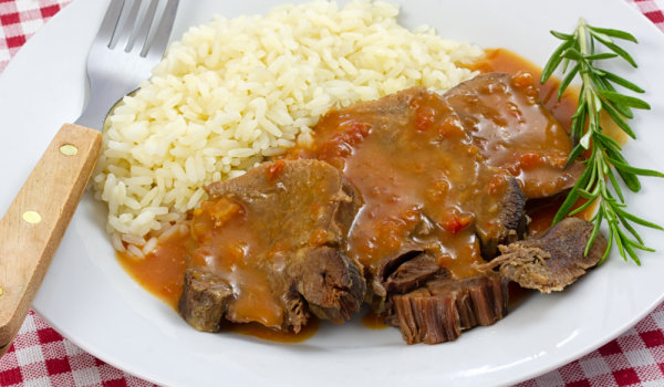 Телешки език с винен сос в микровълнова