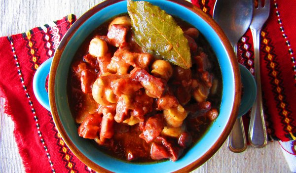 Телешко по ловджийски (родопска рецепта)