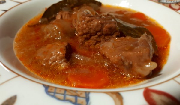 Телешко с лук и моркови