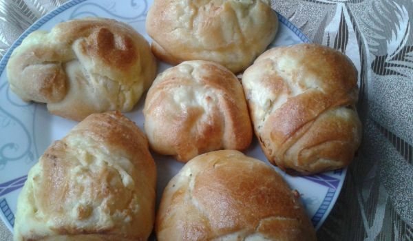 Тестени бомбички с извара