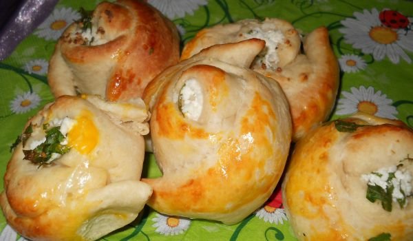 Тестени розички с кисело мляко и сирене