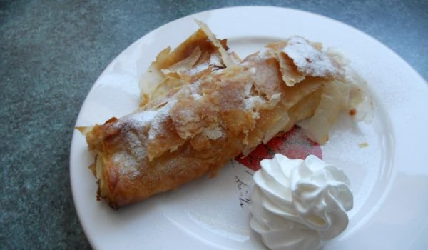 Тиквеник с готови кори и бита сметана