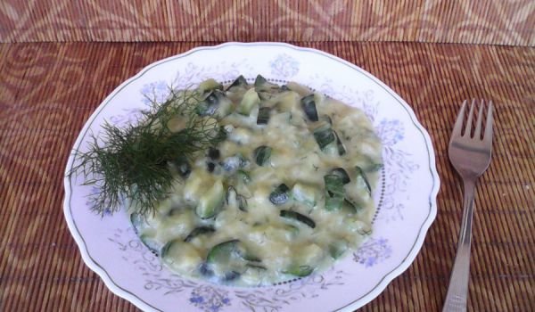 Тиквички с къри и прясно мляко