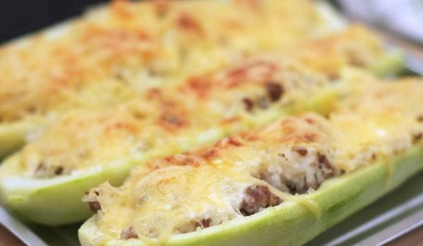 Тиквички с плънка от печурки и пиле