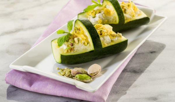 Тиквички със сос от ядки и мента