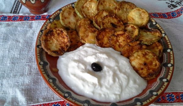 Тиквички в царевично брашно