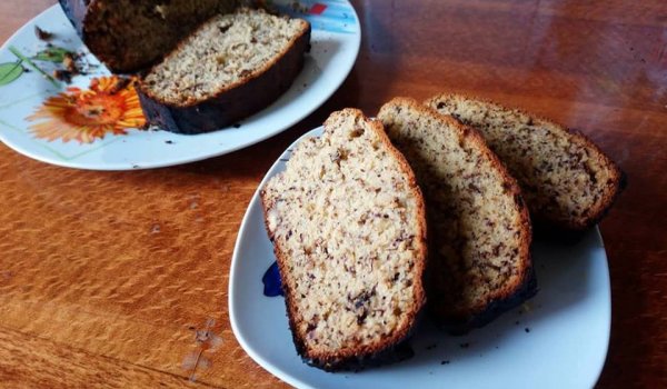 Типов бананов хляб с орехи