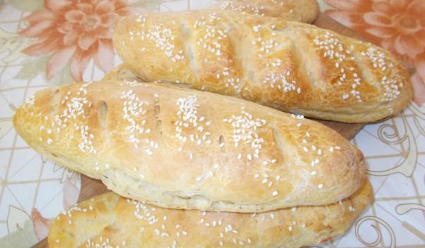 Типови дълги хлебчета със семена