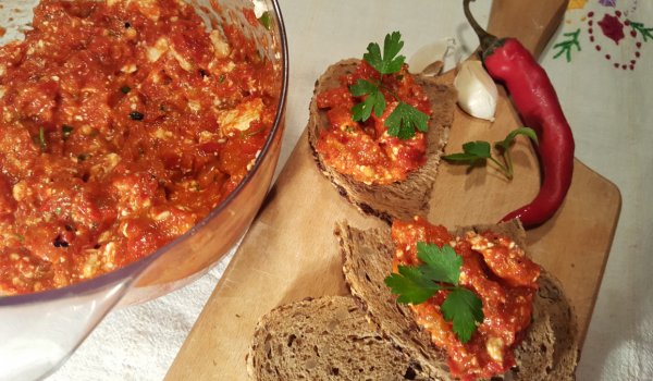 Топеница със сирене и печени чушки