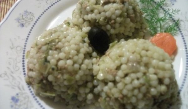 Топла салата с кайма и кускус