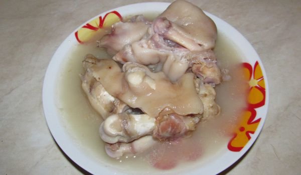 Топла свинска пача