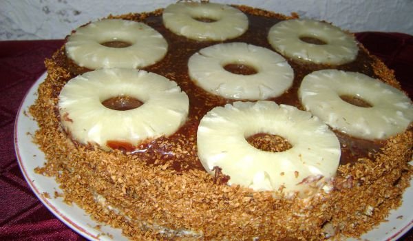 Торта с ананас и карамелизиран кокос