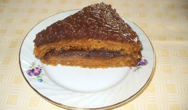 Торта с моркови и шоколадов крем