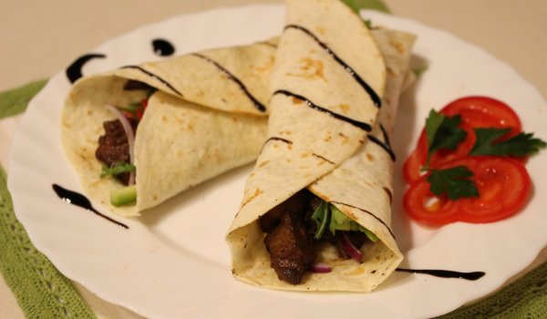 Тортия с пуешко месо и зеленчуци