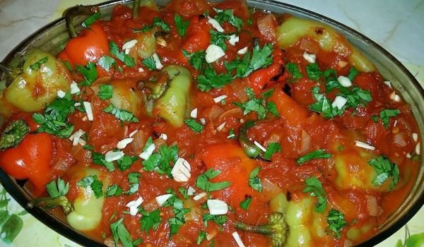 Традиционни пиперки с доматен сос