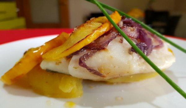 Треска на фурна с картофи и ябълки