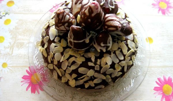 Трицветен кекс с три вкуса и шоколадови ягоди