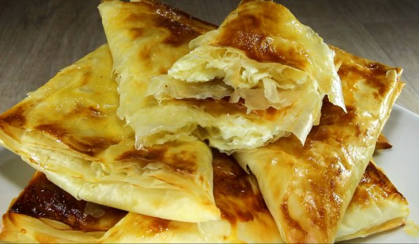 Триъгълни банички с готови кори - Моята Рецепта
