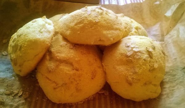 Царевичен земел с извара и чесън