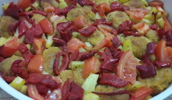 Цариградски кюфтета със зеленчуци на фурна