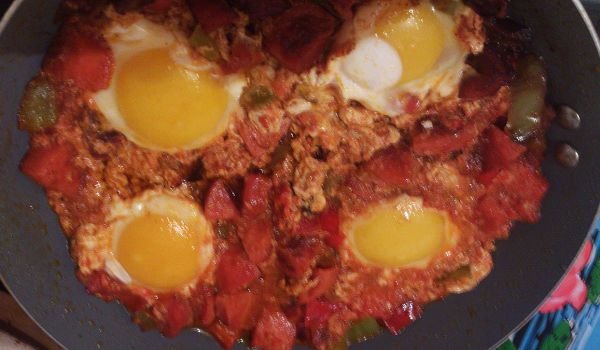 Цели яйца в манджичка