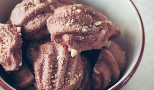 Целувки с орехи и шоколад
