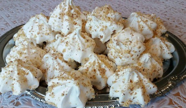 Целувки с орехова поръска