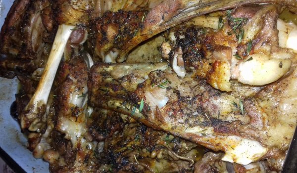 Цяло агне печено във фурна