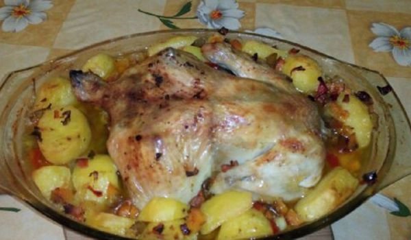 Цяло пиле с картофи