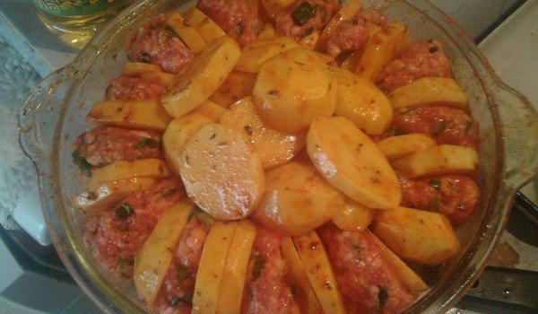 Цвете от кайма и картофи