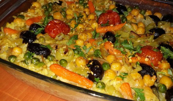 Цветен ориз с нахут и бейби морковчета