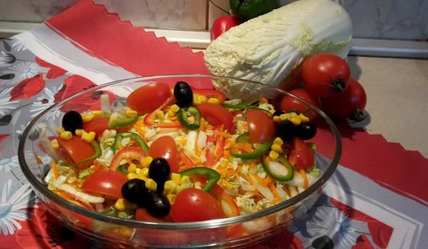 Цветна салата с китайско зеле