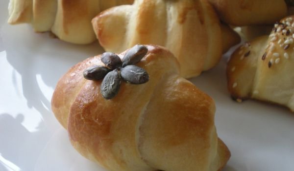 Цветни кифлички