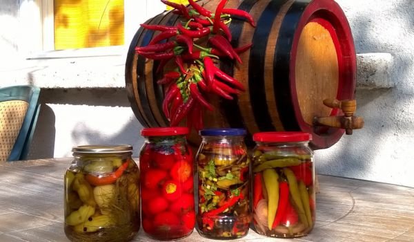 Туршия от хрупкави люти чушлета