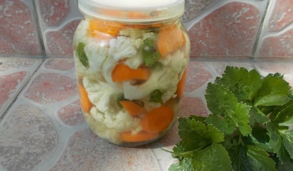 Туршия с карфиол и моркови