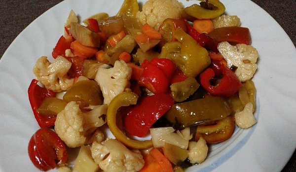 Туршия в пластмасови бутилки