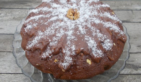 Турски мокър кекс с орехи и кокос