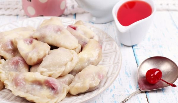 Украински вареники с вишни