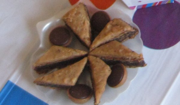 Уникален сладкиш с бонбони Лакта и орехи