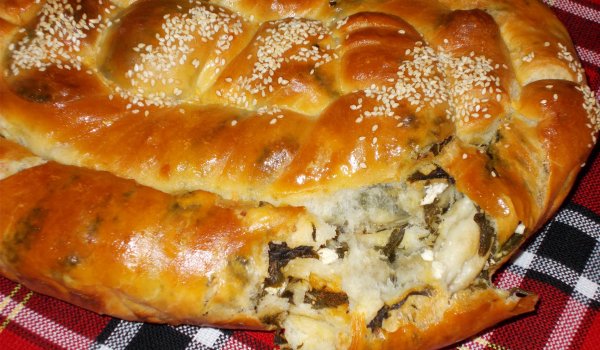 Усукан зелник с лапад и сирене