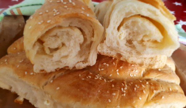 Усукана масленица със сусам