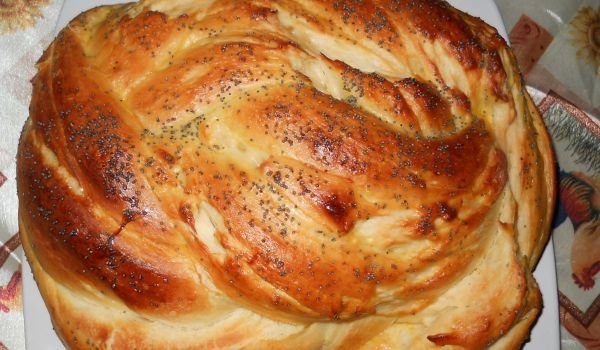 Усукана питка с маково семе