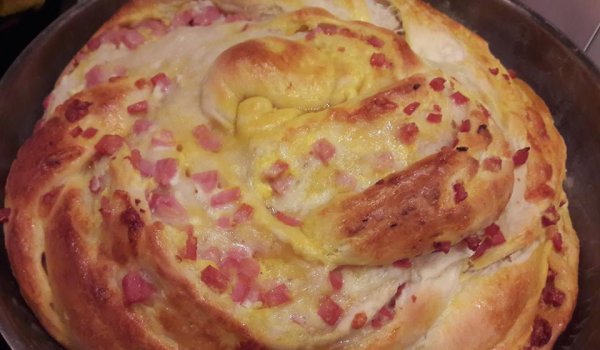 Усукана питка с шунка и кашкавал