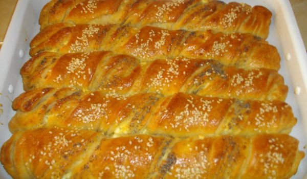 Усукана питка със сирене
