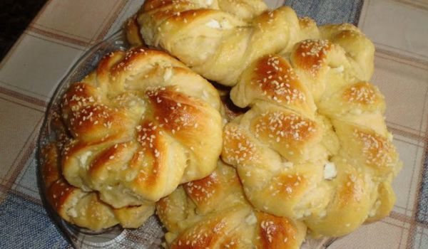 Усукани питки Охлювче със сирене