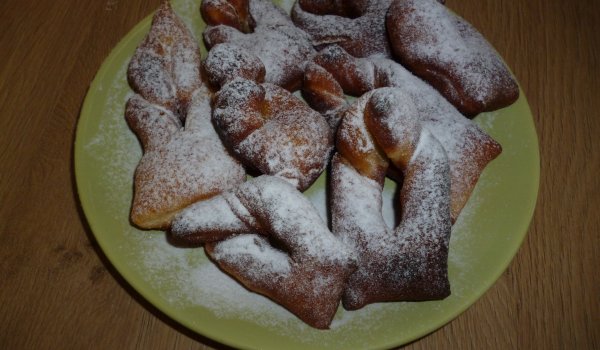 Усукани пържени сладки