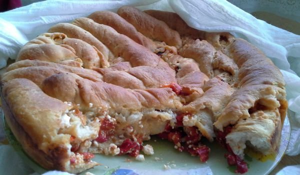 Усуканица с печени чушки и сирене