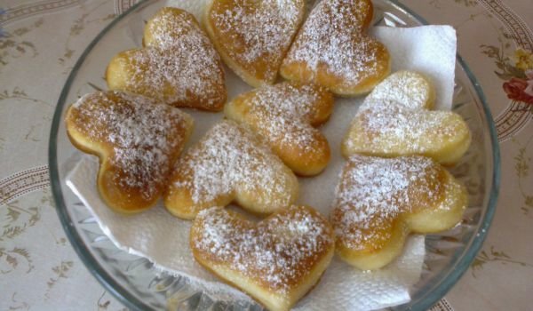 Ванилови бухти-сърчица с пудра захар